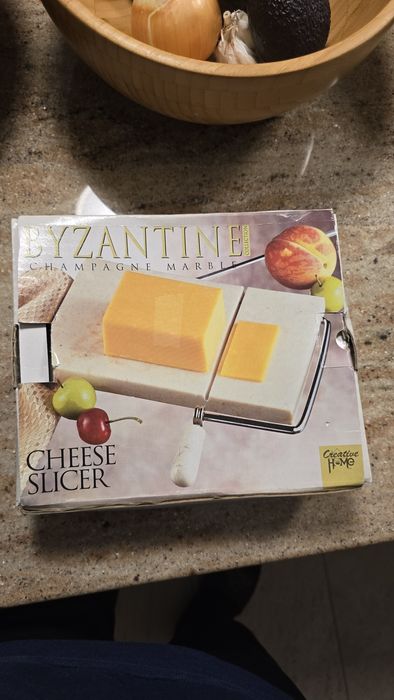 marmurowa krajalnica do sera