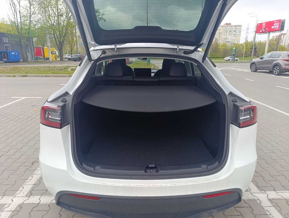 Продам Tesla Y 2024 рік Long Range Dual Motor Ціла безпека!Ціле авто!