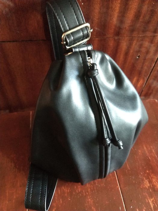 Сумка бананка кожа