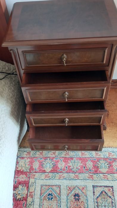 Mobilia de quarto, madeira,  bom estado