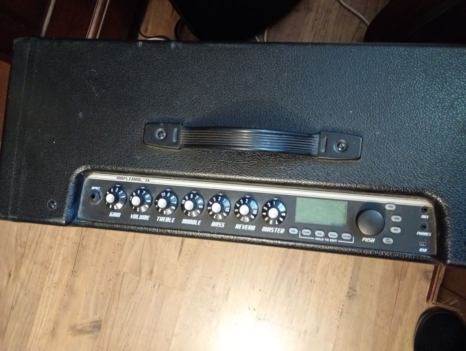 Wzmacniacz gitarowy Fender Mustang 4