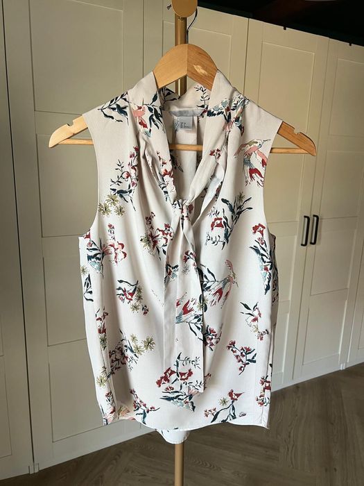 Kremowa elegancka bluzka w kwiatki rozmiar 36 S marki H&M