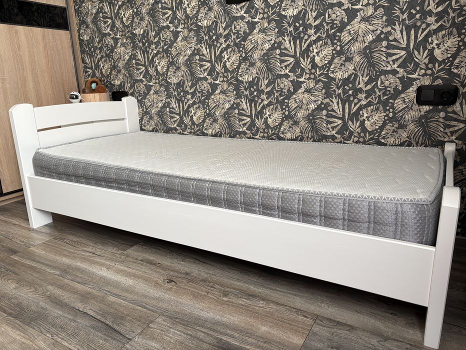 Ліжко біле деревʼяне 80х190 з матрацом