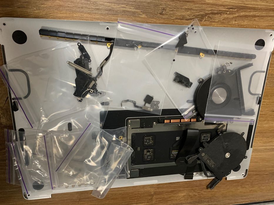 Запчастини для MacBook Pro 16" Silver 2019 (MVVL2)