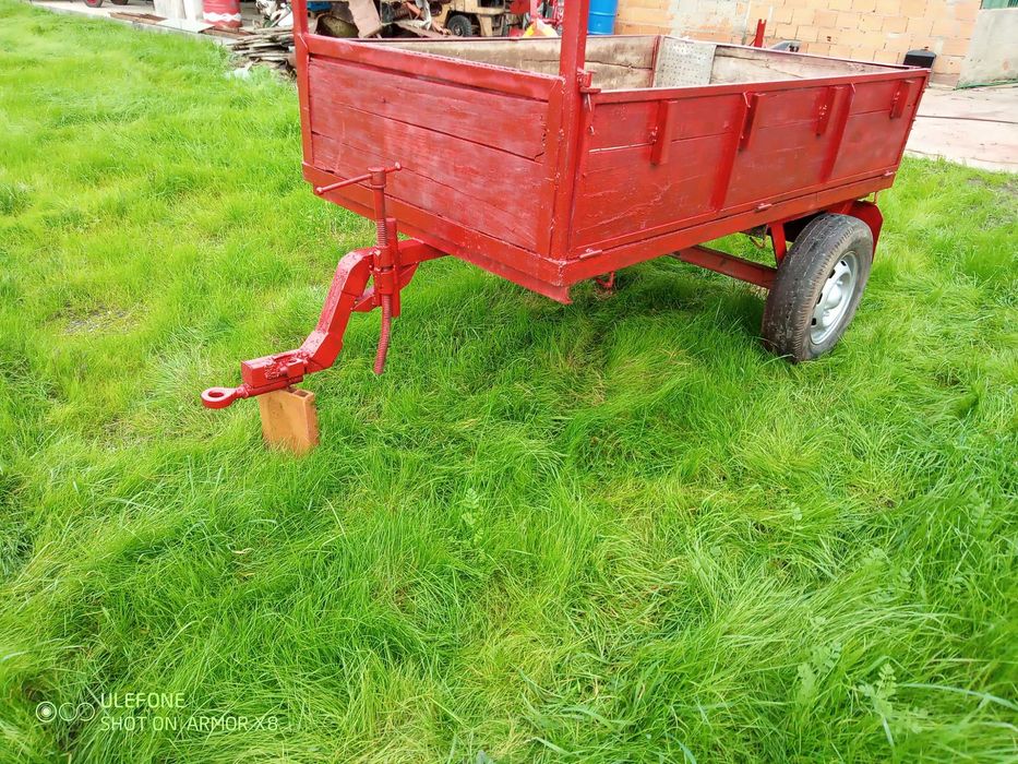 Reboque para trator pequeno