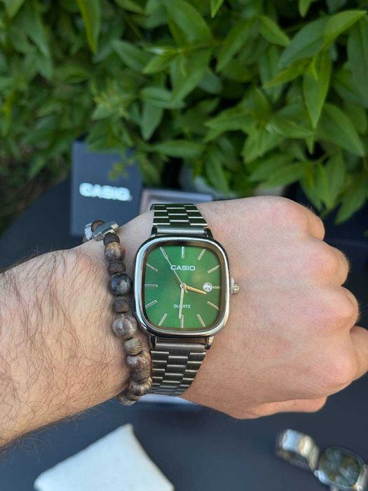 Годинник Casio , квадратний циферблат