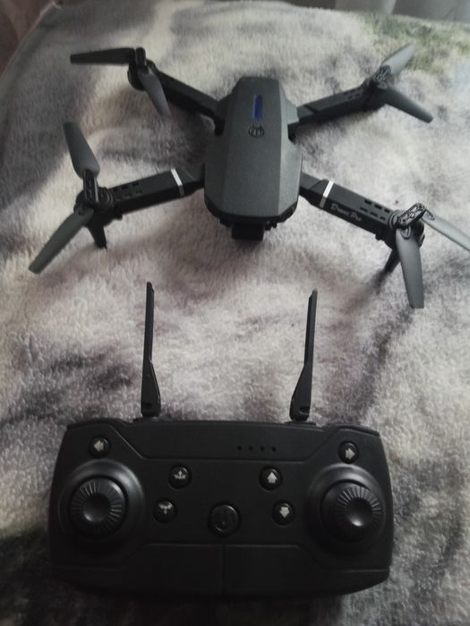 Mini dron z kamerą