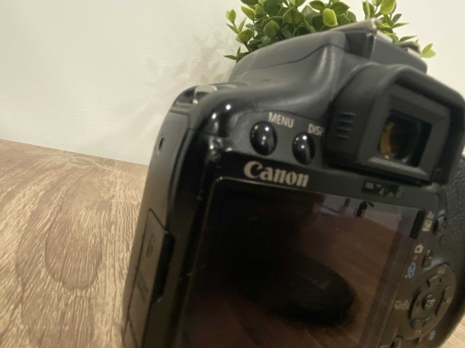 Canon EOS 50D + Objetiva 35–80mm