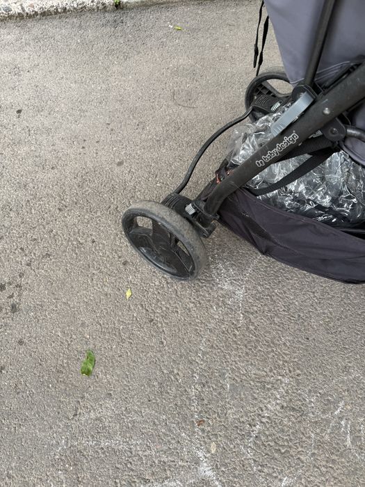 Дитячий візочок.
