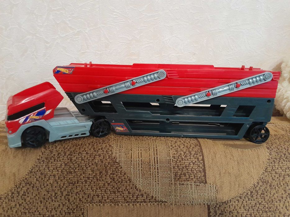 Ігровий набір hot wheels вантажівка