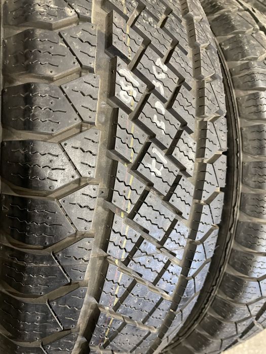 Пара всесезонної резини 235/65 R17 Шини