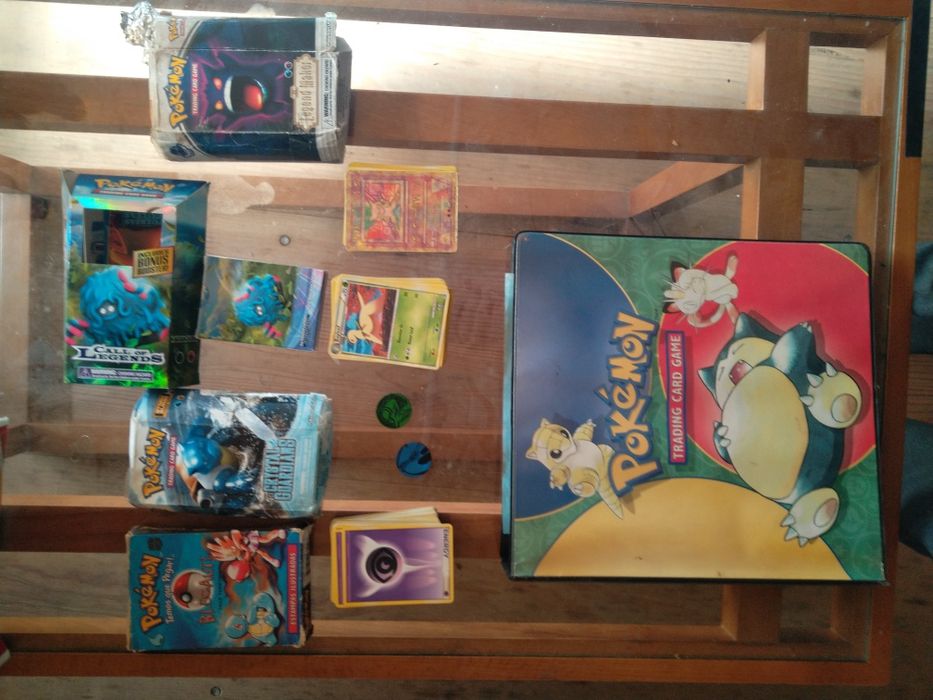 +/- 300 cartas Pokémon