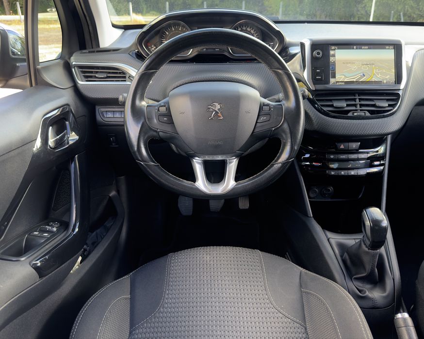 Peugeot 208 1.2 PureTech Allure Coupé 110 cv, ano 2016, com 135.000 km