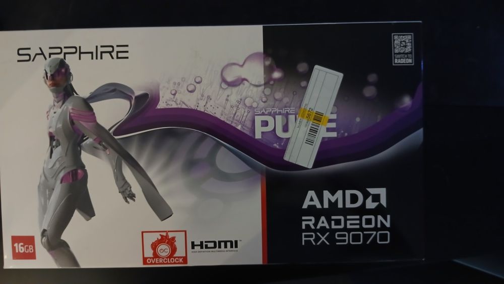 Karta graficzna amd radeon9070 16gb biała