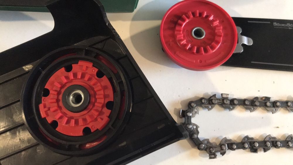 Ланцюгова електропила Bosch Universal Chain 35 з Аглії