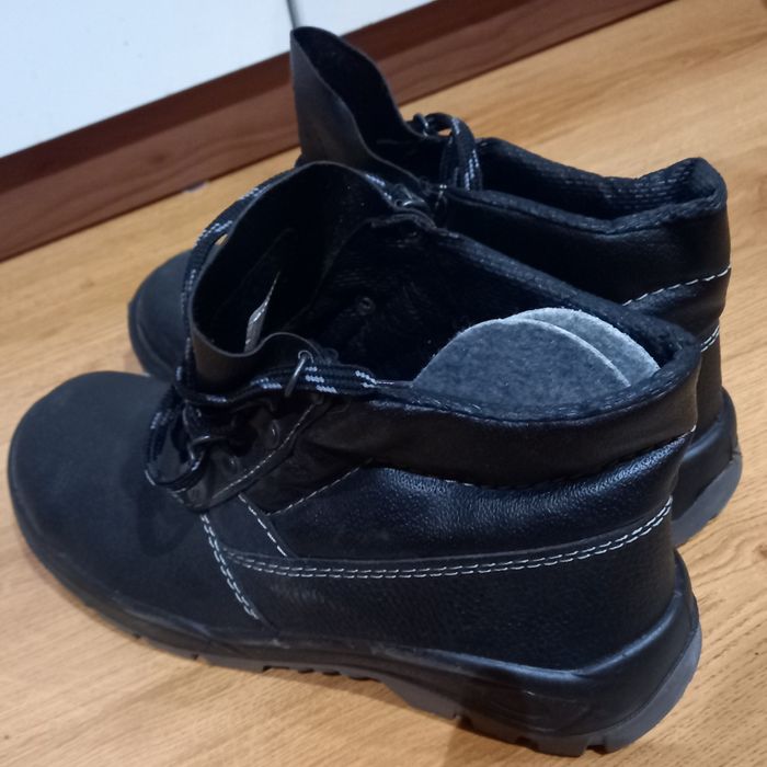 Nowe Buty robocze męskie z blachą rozmiar 45