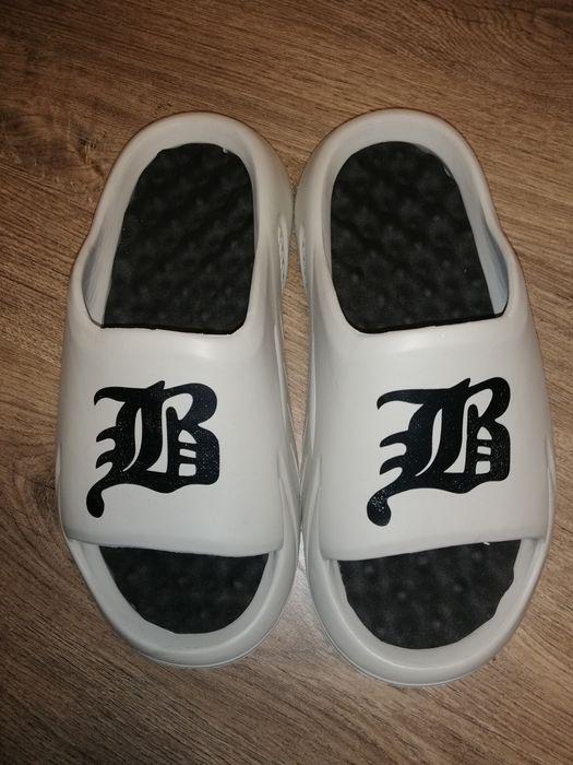 Літні модні шлепанці