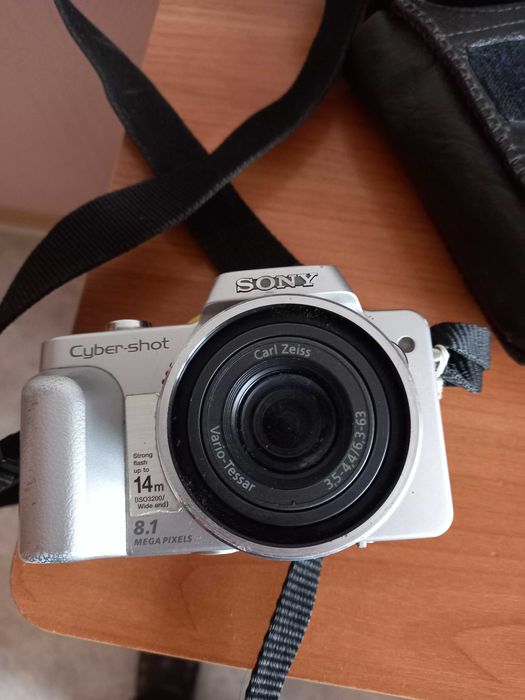Фотоаппарат SONY Cyber-shot DSC-H3 Silver (Япония) в рабочем состоянии
