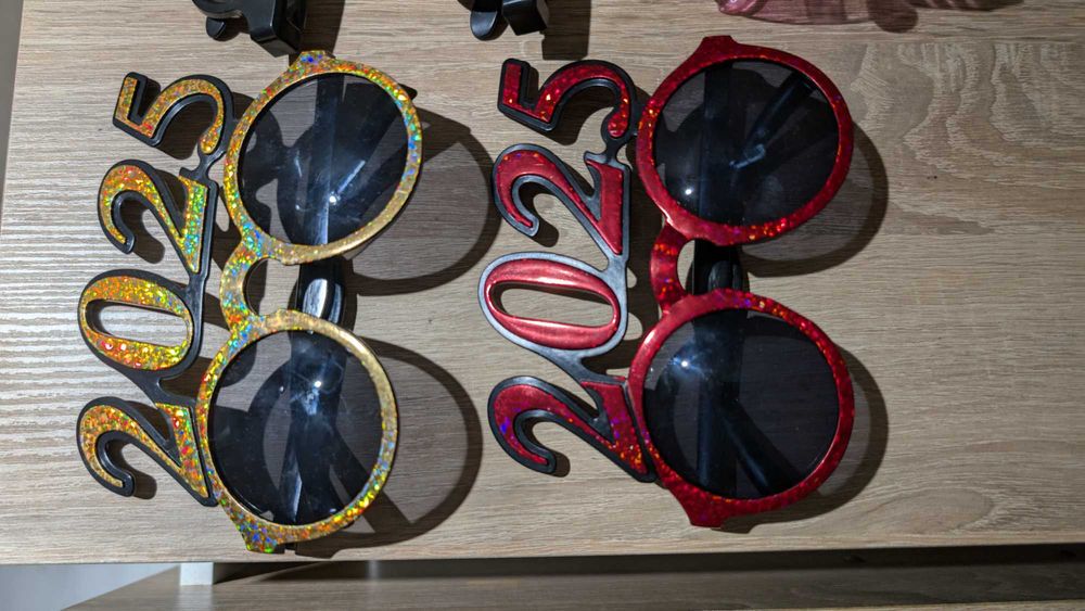 Набор из 5 пар очков — 2 пары для 3D, остальные стандартные