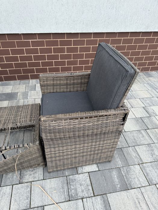 Meble rattanowe uszkodzone