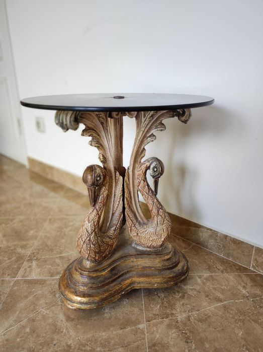 Mesa de cabeceira com tampo de vidro