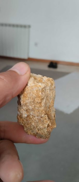 Pedra que penso conter minerais preciosos
