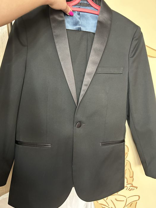 Czarny garnitur dla chlopca 152