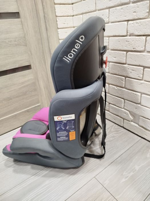 Автокрісло бустер