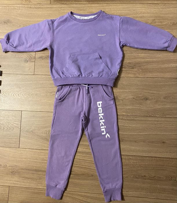 Bawełniany fioletowy dres Bekkin - rozm. 110