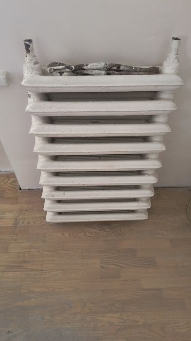 Радіатор чугунний три