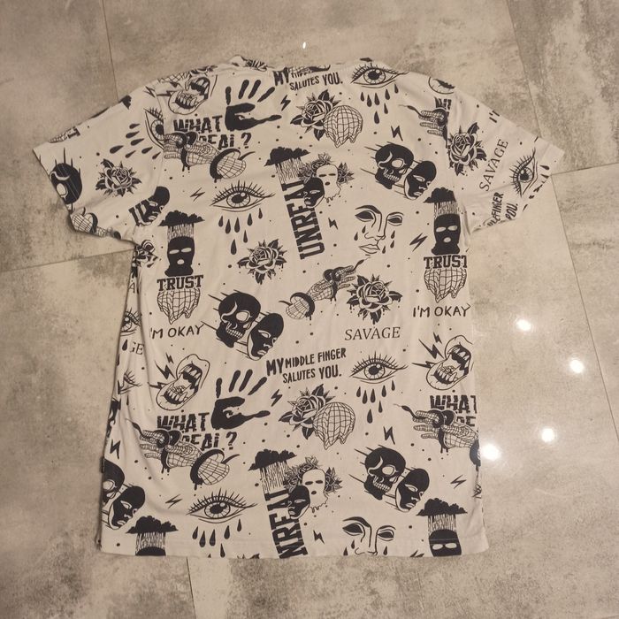 T-shirt Cropp czarno-biały rozmiar L
Rozmiar L 
Długość t-shirtu 70 cm