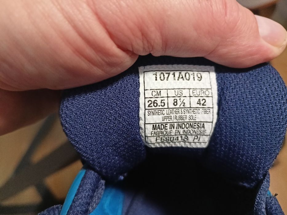 ASICS nowe buty halowe, rozmiar 42