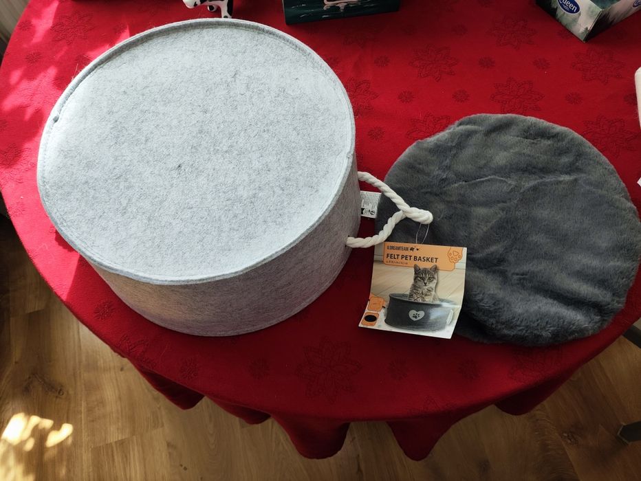 Nowe legowisko dla kota 38 cm średnica wysokość 16,5 cm z poduszką.
