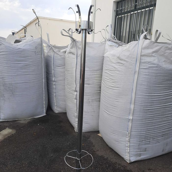 cabide de chão em aço inoxidável