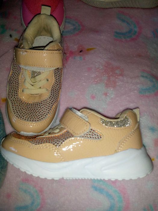 Кроссовки на девочку 27 размер (НОВЫЕ) Турция.