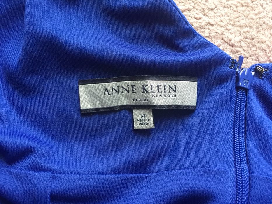 Chabrowa sukienka Anne Klein 14