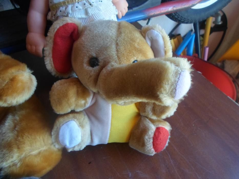 tudo como novo 3 peluches + 1 boneca