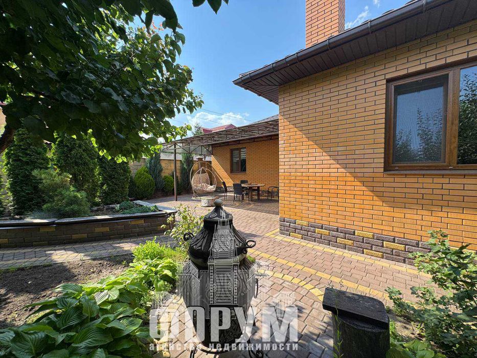 Современный дом в элитном поселке на Великом Лугу