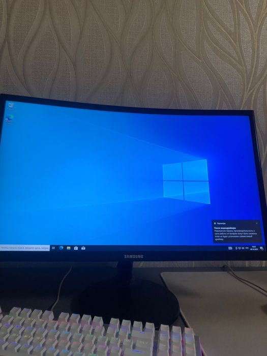 Монитор SAMSUNG изогнутый