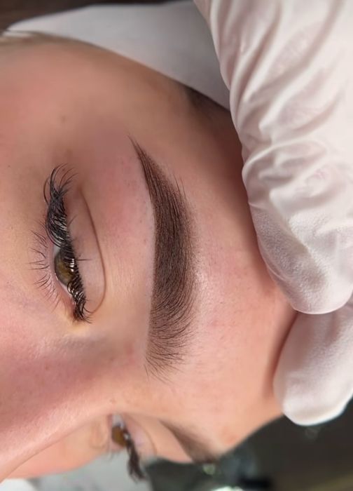 Перманентний макияж губ брів стрілочок татуаж перманенту курси бровей