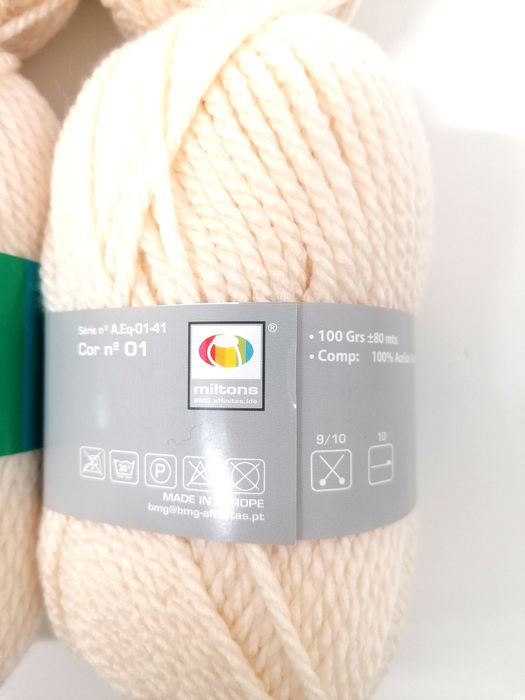 6 novelos de lã Equador, creme