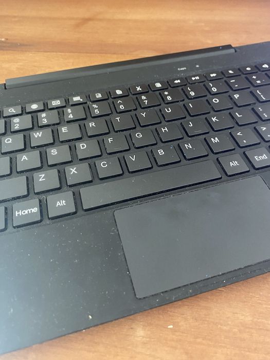 Tablet e teclado para peças