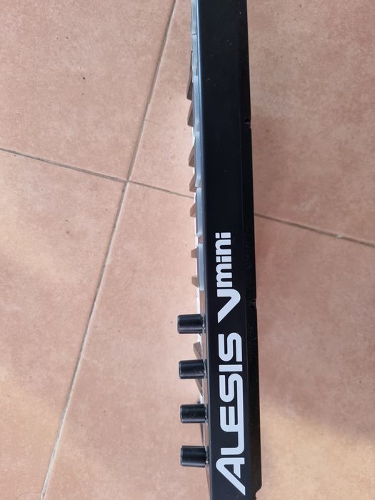 Vendo ou troco teclado V mini semi novo