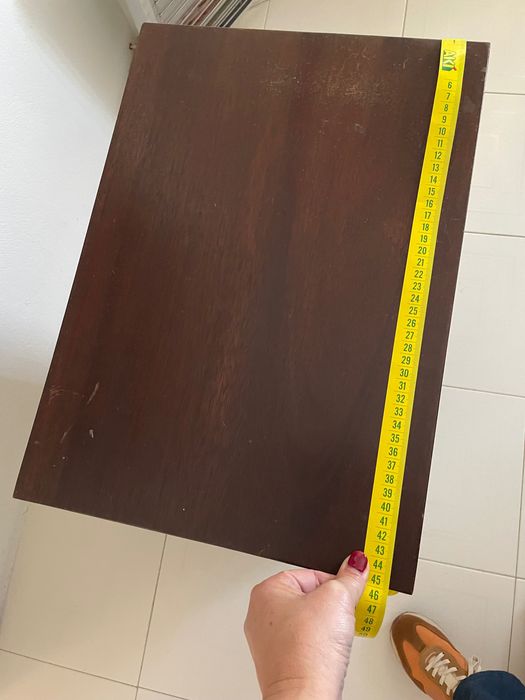 Móvel madeira castanho vertical com gavetas