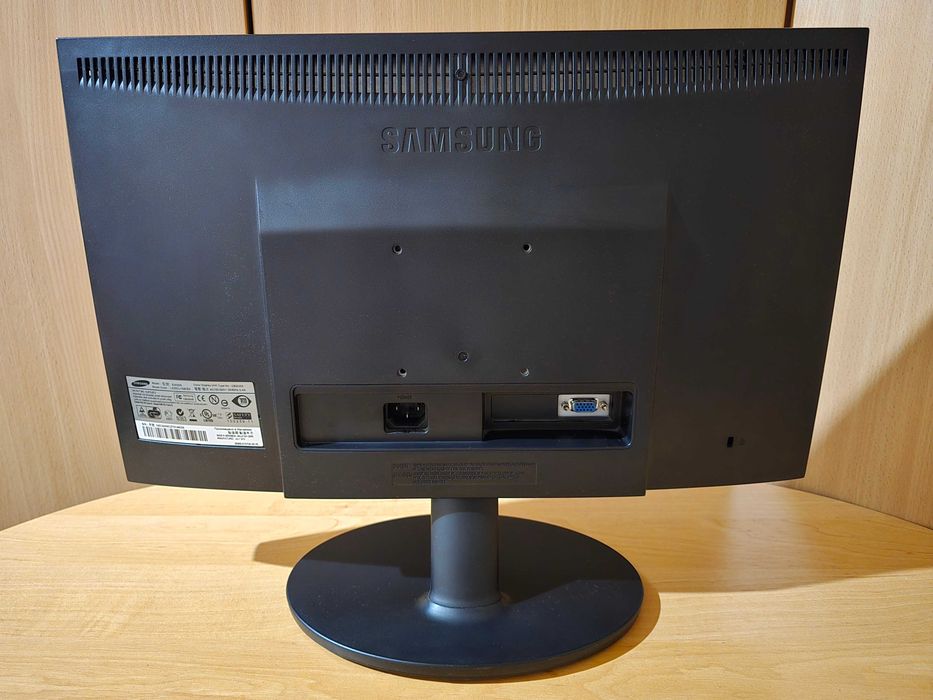 Монітор 20" Samsung SyncMaster E2020N (1600x900, VGA)