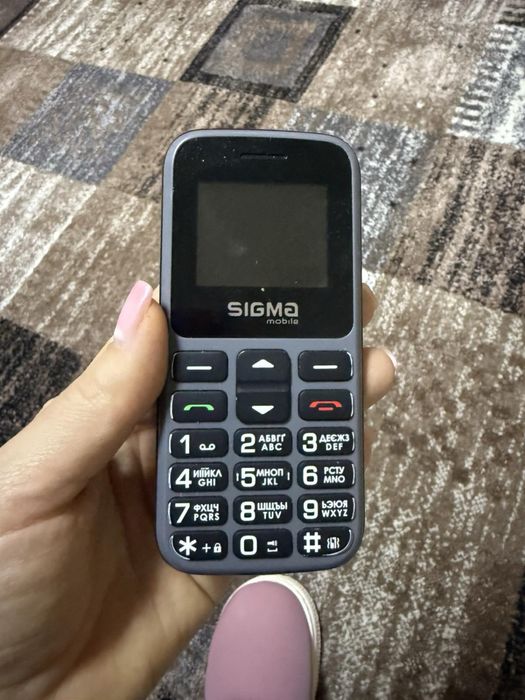Продам кнопковий телефон Sigma mobile з кнопкою SOS