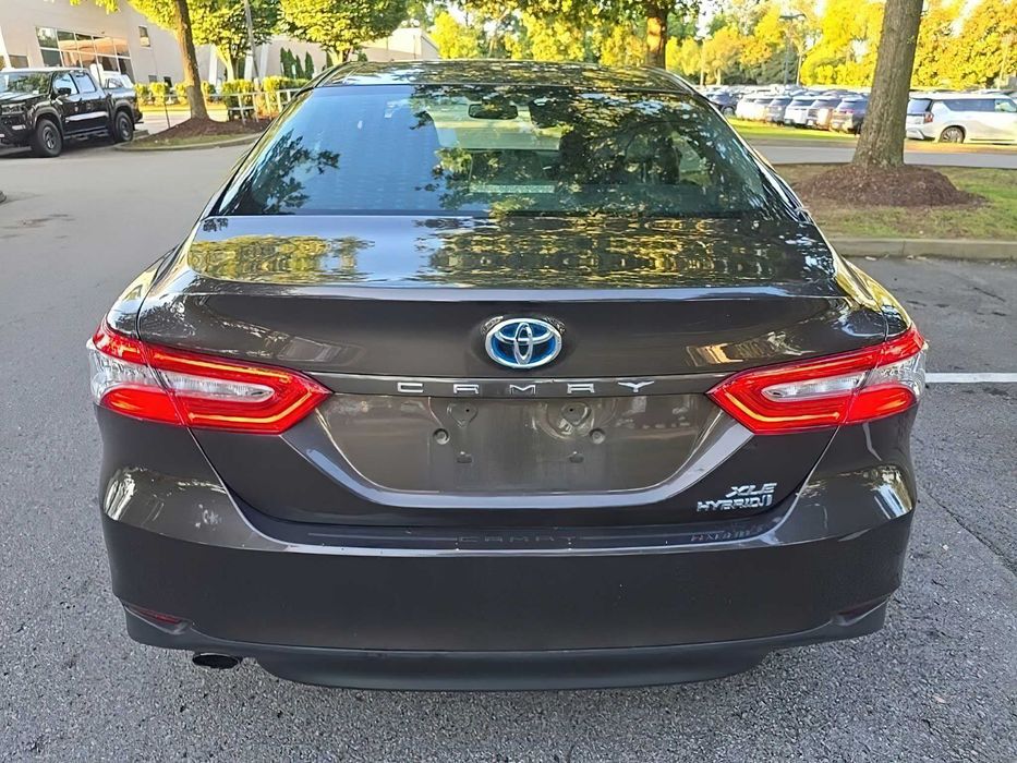 Toyota Camry Hybrid      2019
