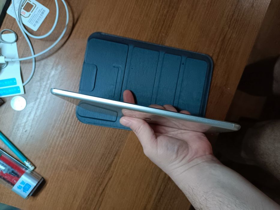 Продам iPad mini 4 16gb состояние близкое к идеалу полностью рабочий