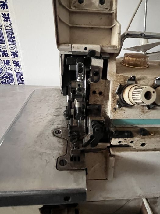 Maquina de corta e cose