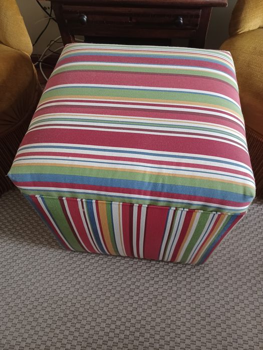 Puf às riscas medida 50×50